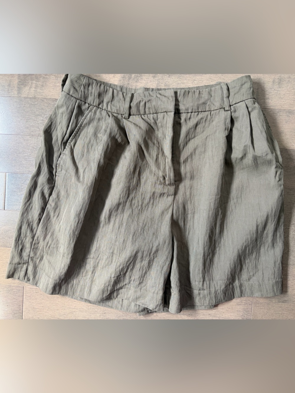 Zara Women’s Olive Green Relaxed Linen-Blend Shorts, size L